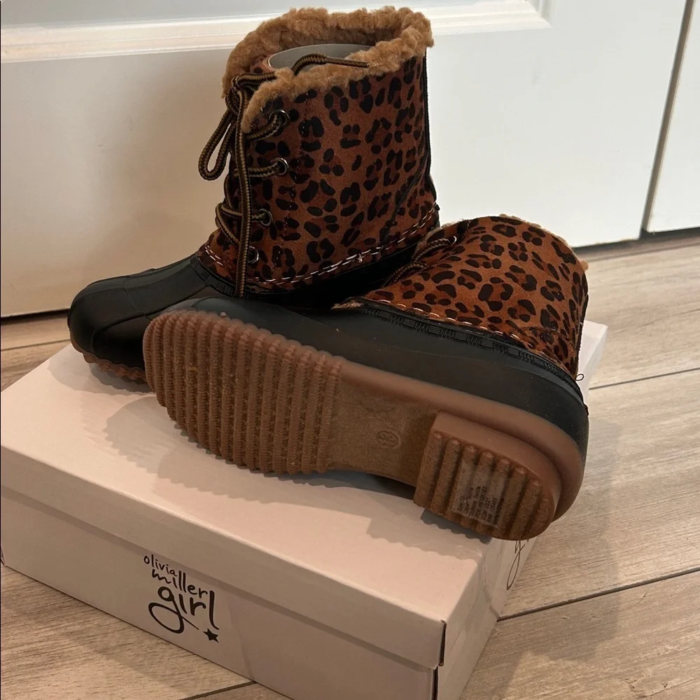 Olivia Miller Girl! Girls leopard print snow rain faux fur lined boots size 13